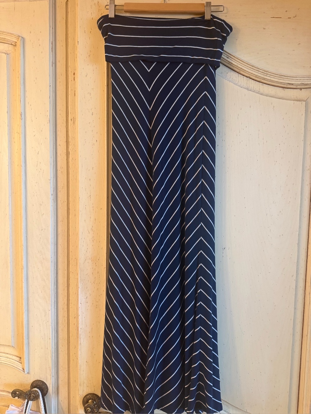 Navy and White Chevron Maxi Skirt great condition. Fits s-m